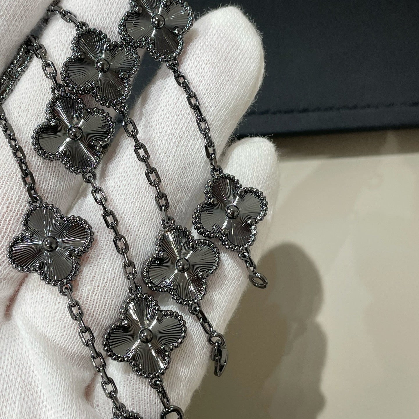 [Clover Jewelry]CLOVER 5 MOTIF BLACK BRACELET