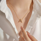 [Clover Jewelry]Funkelnde "A"-Form Halskette