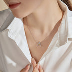 [Clover Jewelry]Funkelnde "A"-Form Halskette
