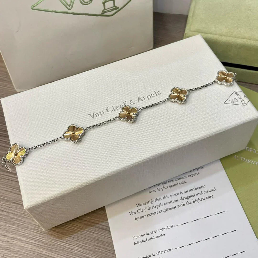 [Clover Jewelry]CLOVER 5 MOTIFS WEIHNACHTS-SONDEREDITION ARMBAND