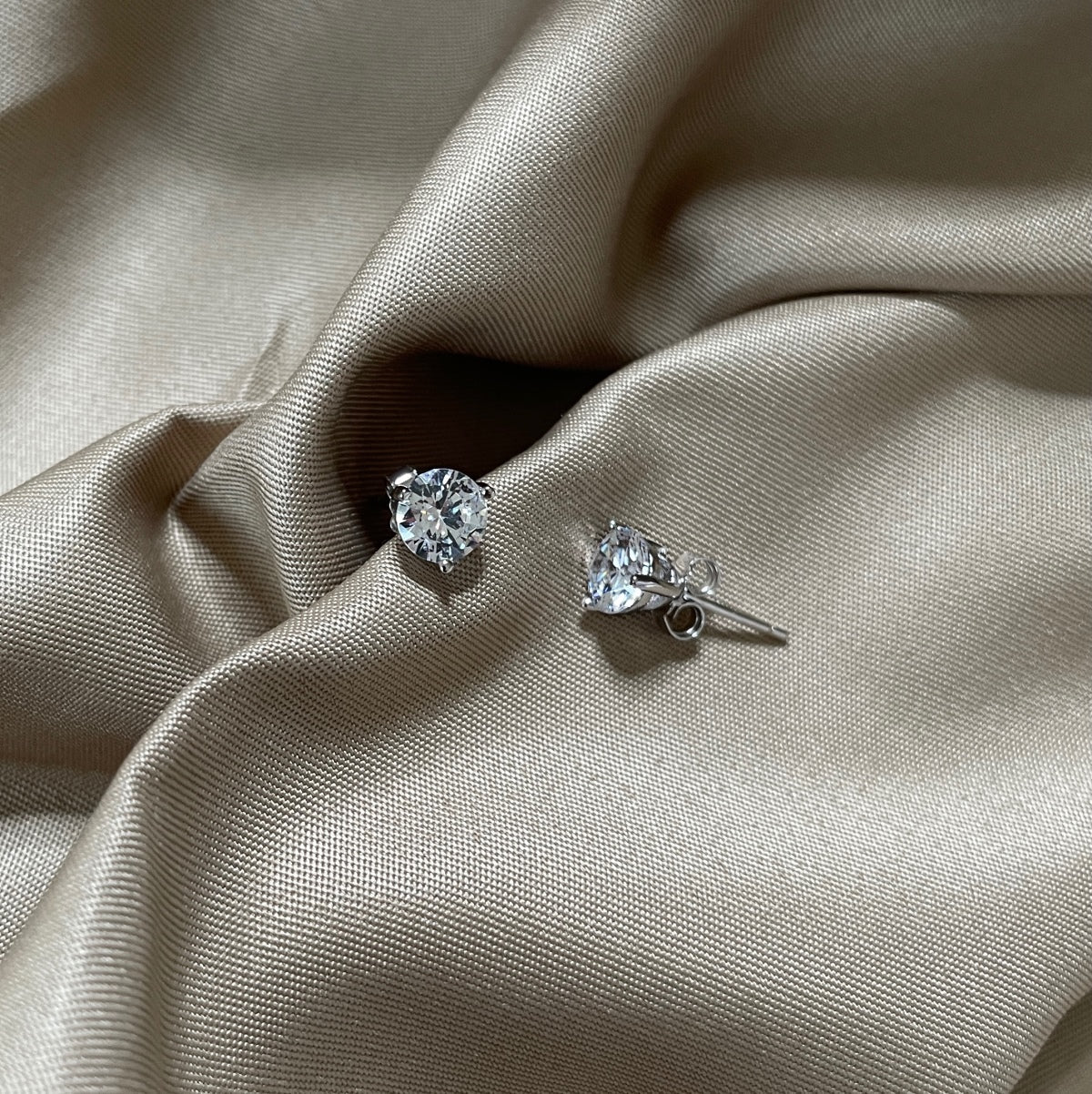 [Clover Schmuck]Zierliche runde Ohrringe