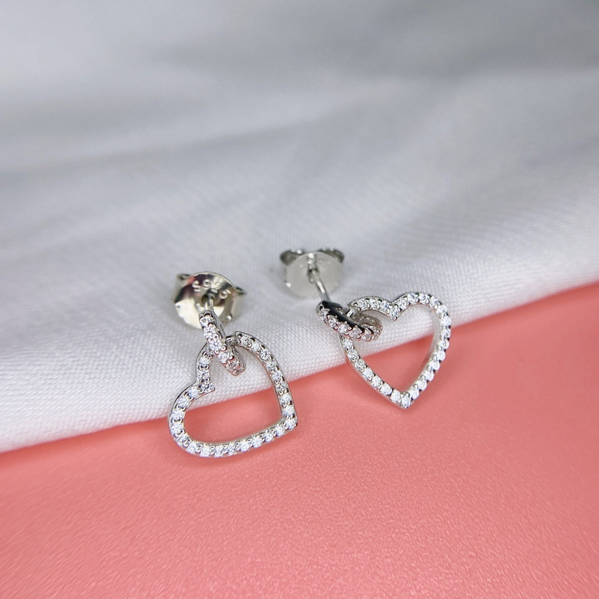 [Clover Schmuck]Zierliche herzförmige Ohrringe