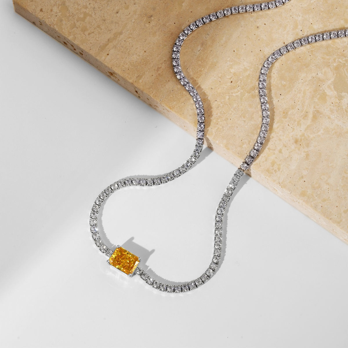 [Clover Jewelry]2.0 Karat aufwendige Smaragdschliff-Halskette