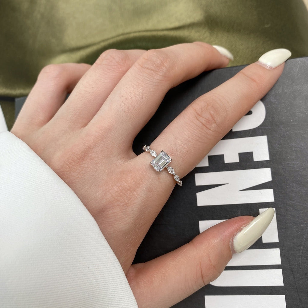 [Clover Jewelry]1.0カラット デインティ レスプレンデント ラディアントカット デイリーリング