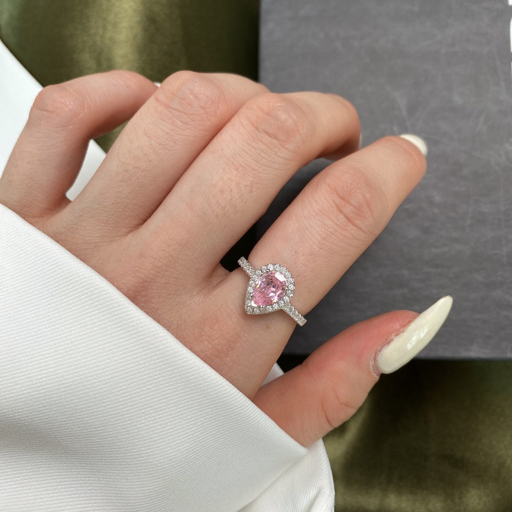 [Clover Jewelry]1.0カラット 豪華絢爛 ウォータードロップ型 結婚指輪