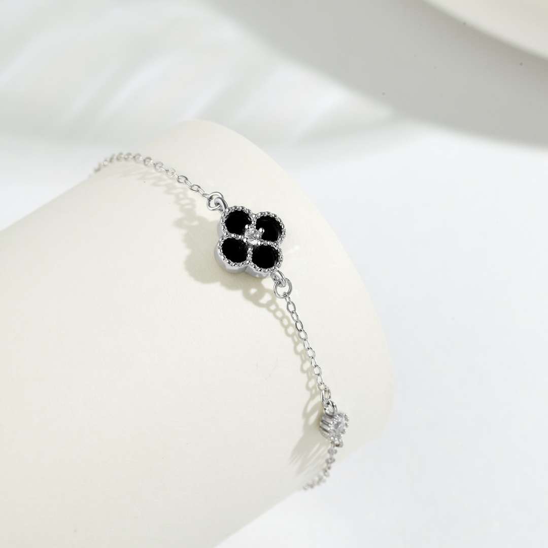 [Clover Jewelry] 可憐な四つ葉のクローバーブレスレット