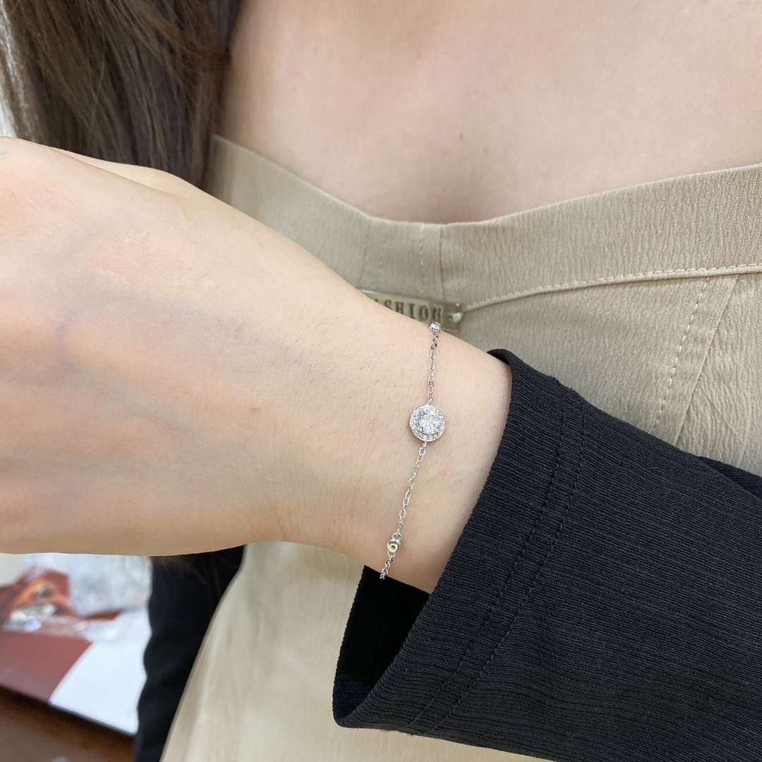 [クローバージュエリー]輝くラウンドカットシェイプブレスレット