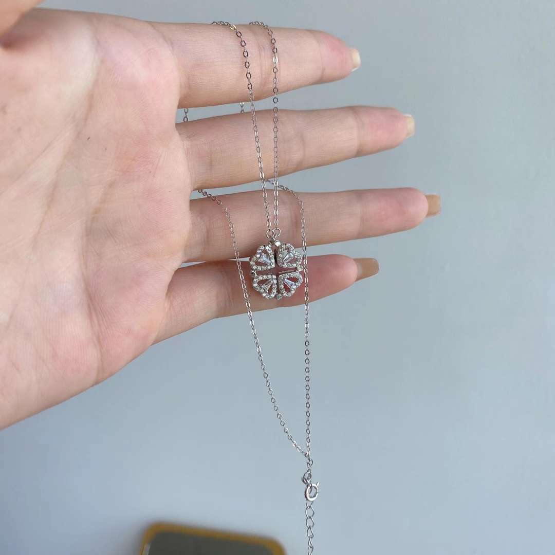 [Clover Schmuck]Verzierte herzförmige Blumenkette