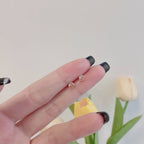 [クローバー・ジュエリー]煌めくカラフルなラウンド型ピアス