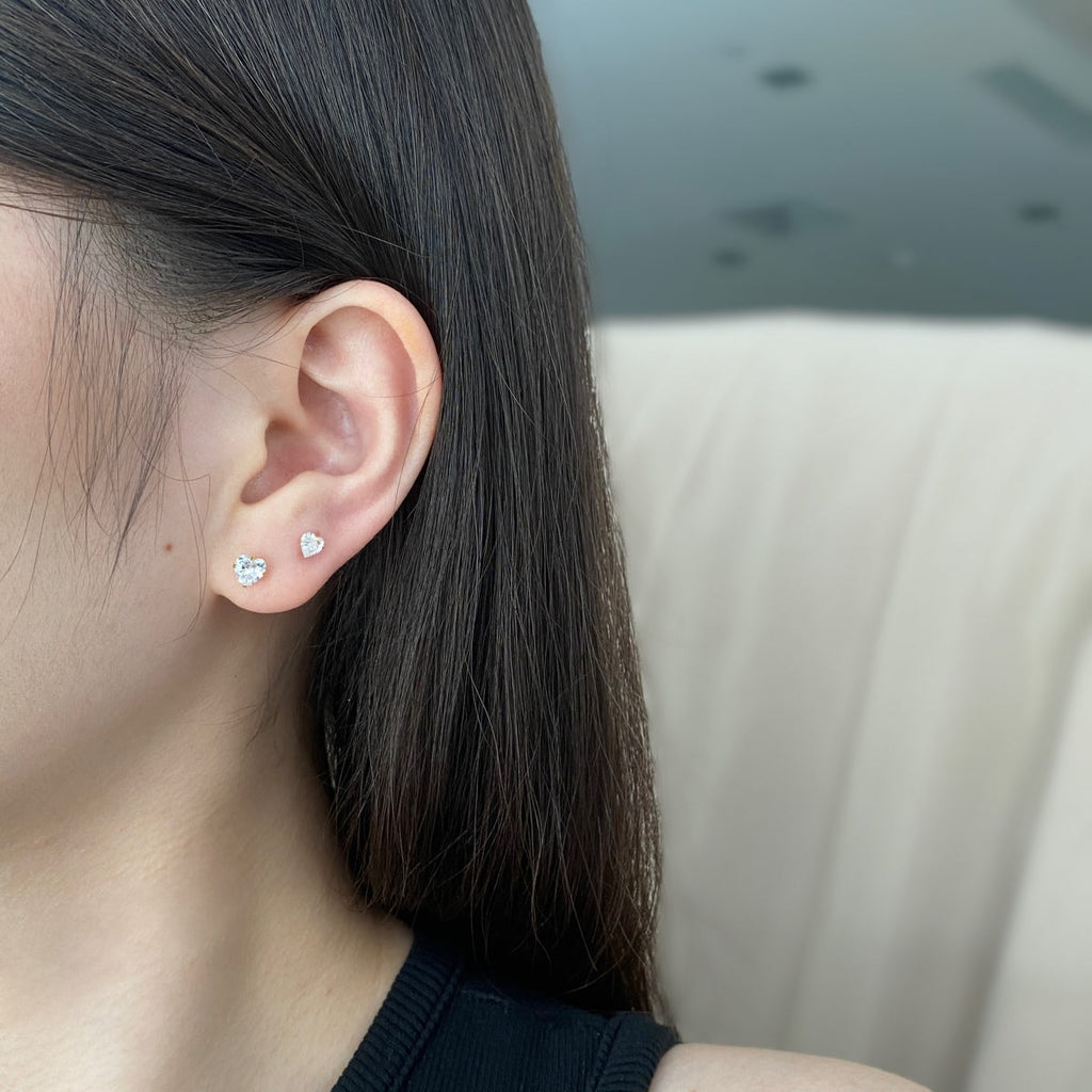 [クローバージュエリー]輝くハート型シンプルピアス