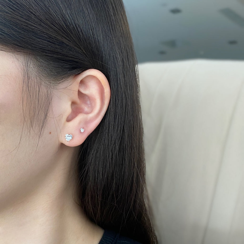 [クローバージュエリー]輝くハート型シンプルピアス