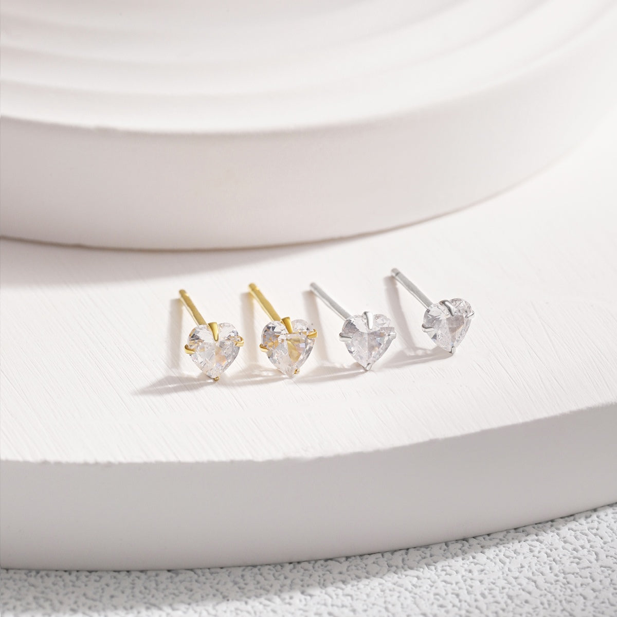 [クローバージュエリー]輝くハート型シンプルピアス