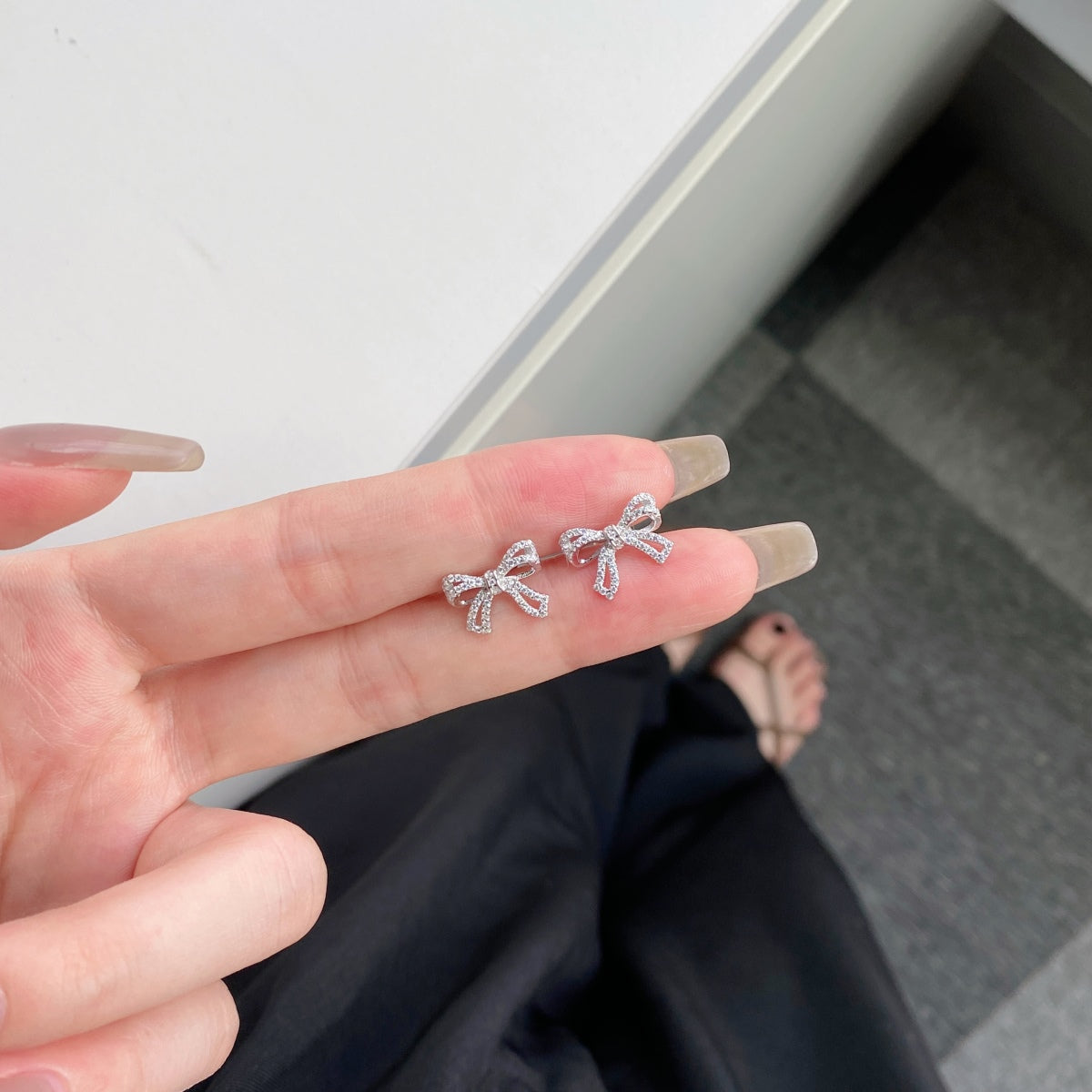 [Clover Jewelry]華奢なリボン型ピアス