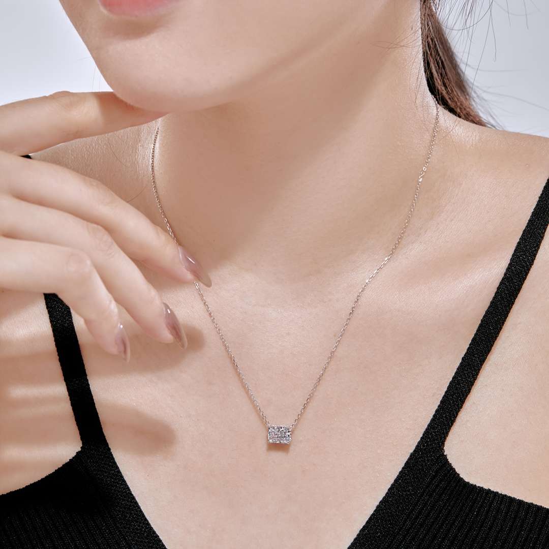 [Clover Jewelry]ラグジュアリースクエアシェイプカラフルネックレス