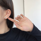 [クローバー・ジュエリー]煌めくカラフルなラウンド型ピアス