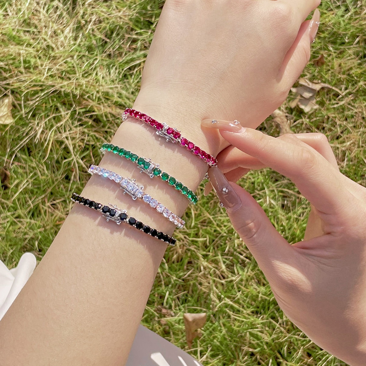 [Clover Jewelry]Funkelndes buntes Partyarmband mit rundem Schliff