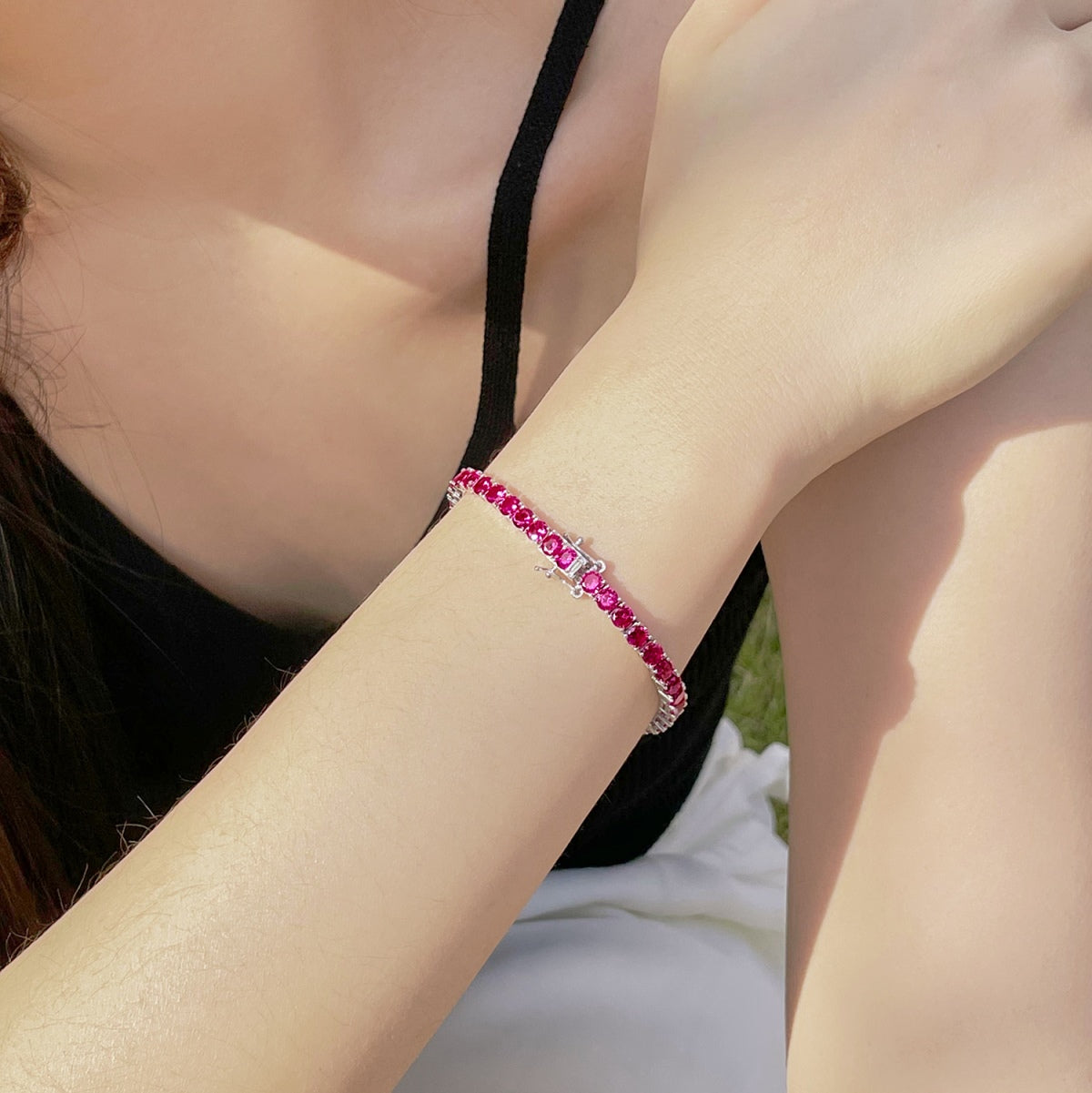 [Clover Jewelry]Funkelndes buntes Partyarmband mit rundem Schliff