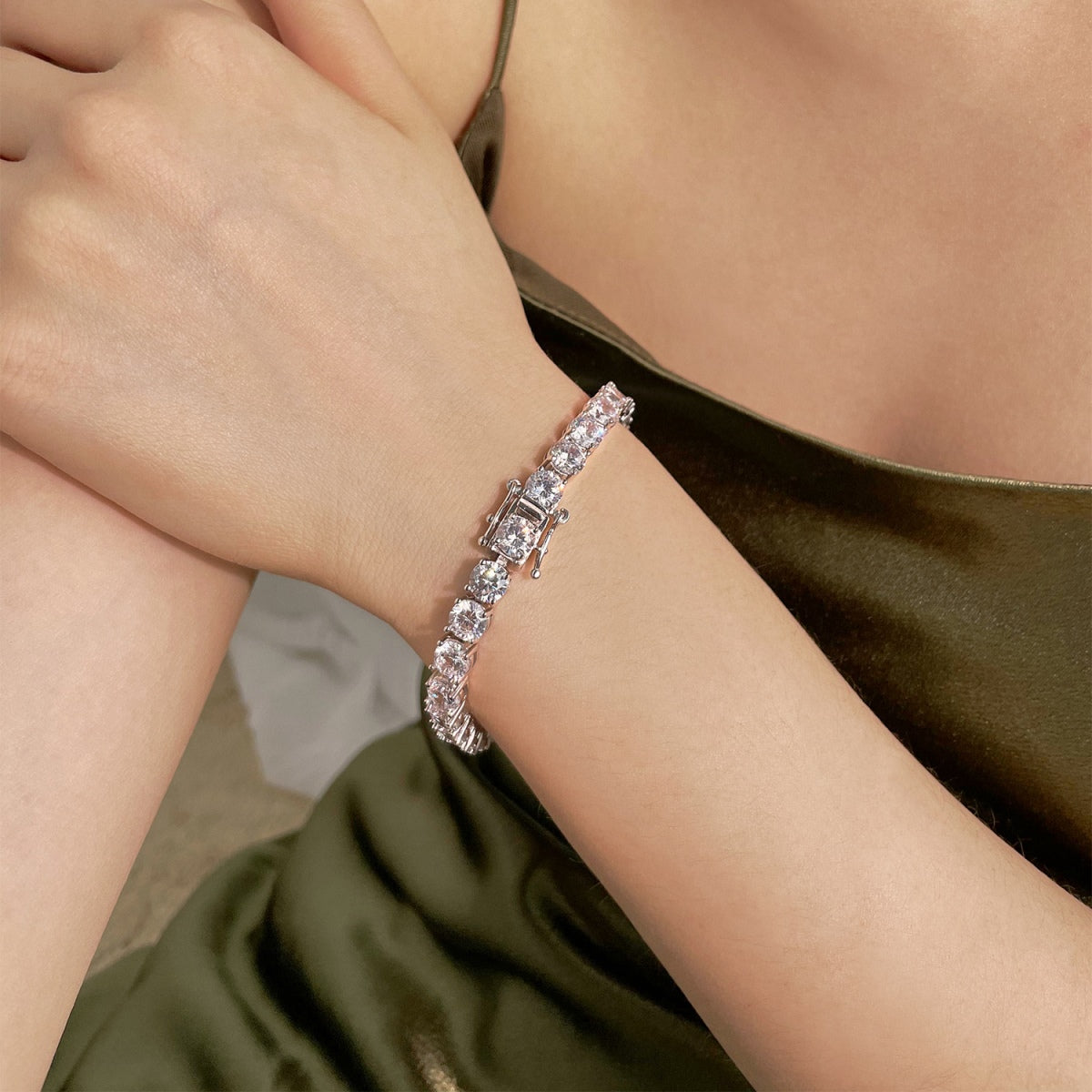 [Clover Schmuck]0,75 Karat schillerndes rundgeschliffenes Hochzeitsarmband