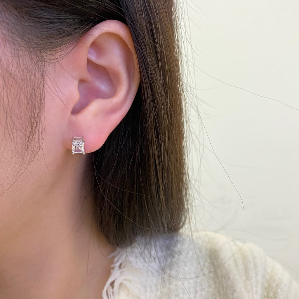 [Clover Schmuck] Elegante, glänzende, rechteckige Ohrstecker mit zentralem Stein