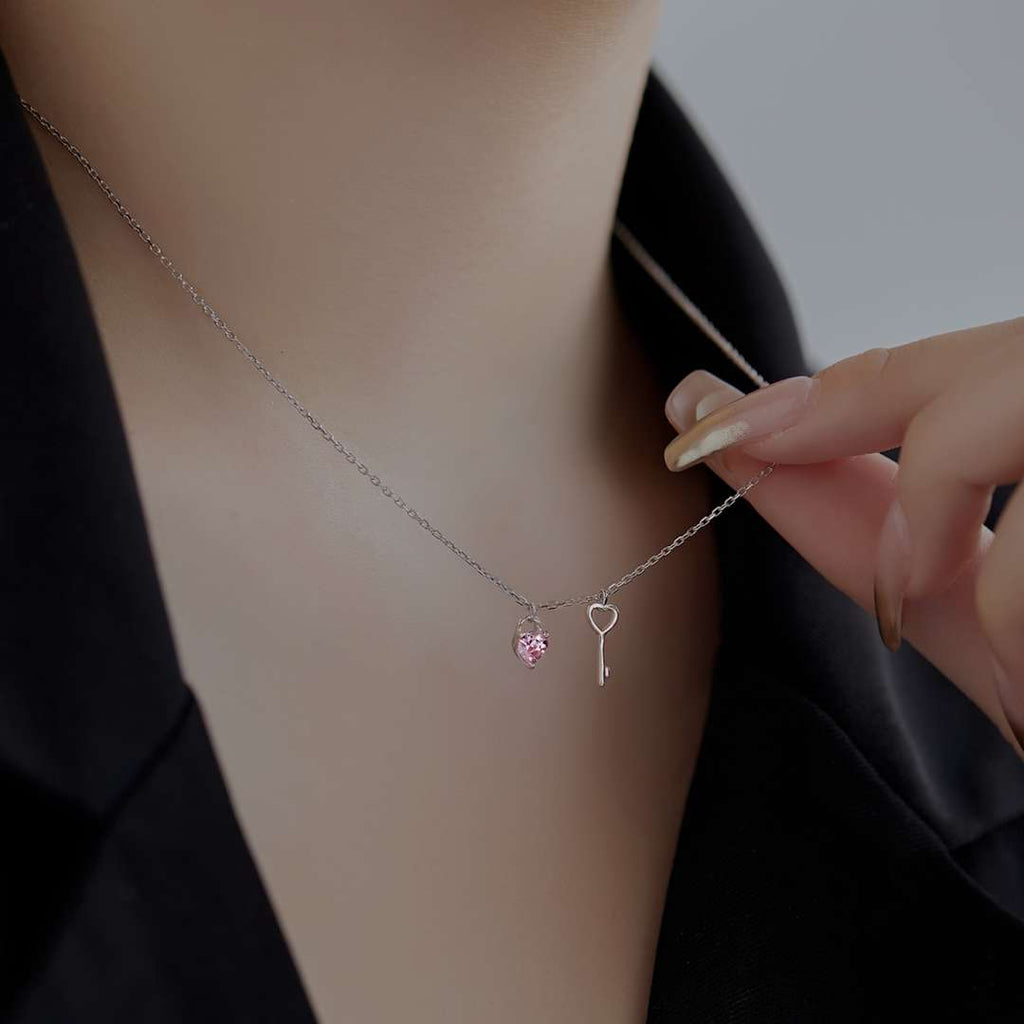 [Clover Jewelry]ユニークハート型キーペンダントネックレス