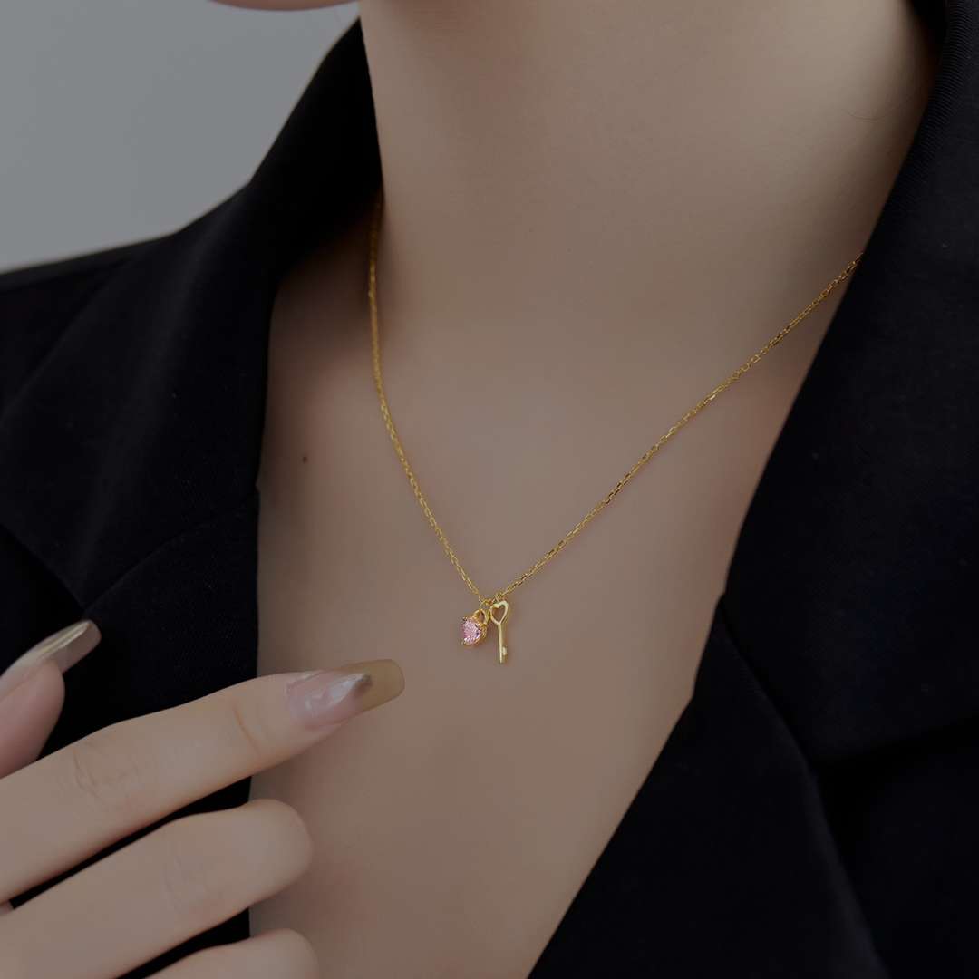[Clover Jewelry]ユニークハート型キーペンダントネックレス