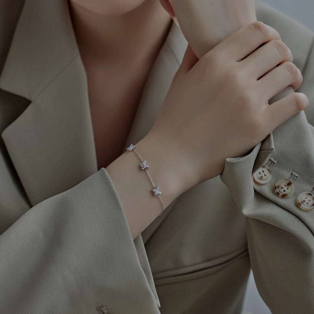 [Clover Jewelry]Schmetterlingskette im strahlenden Design
