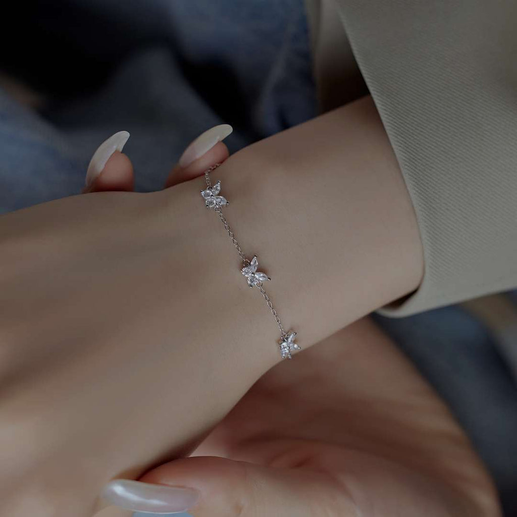 [Clover Jewelry]Schmetterlingskette im strahlenden Design