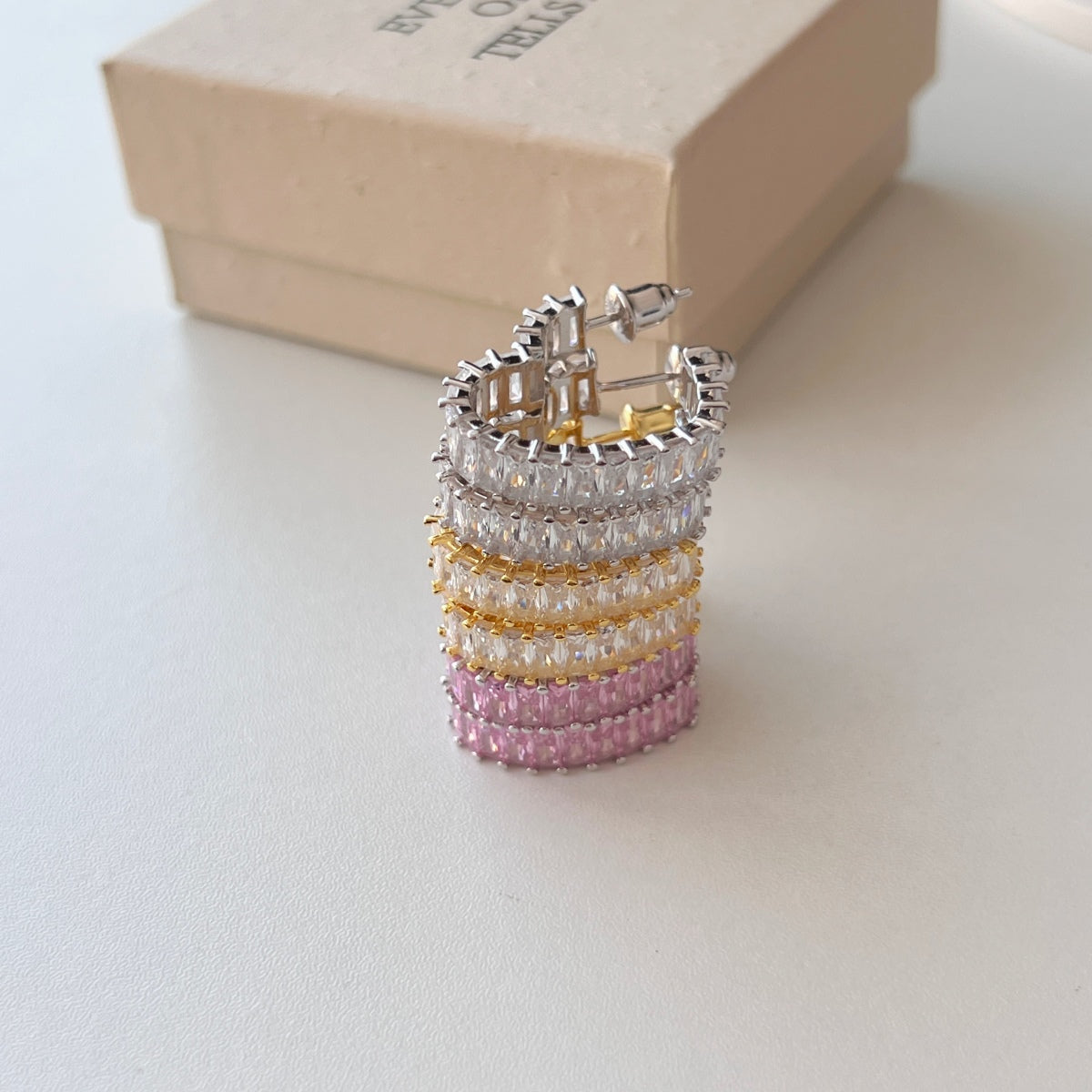 [Clover Jewelry]ラディアントハートカットアウトピアス