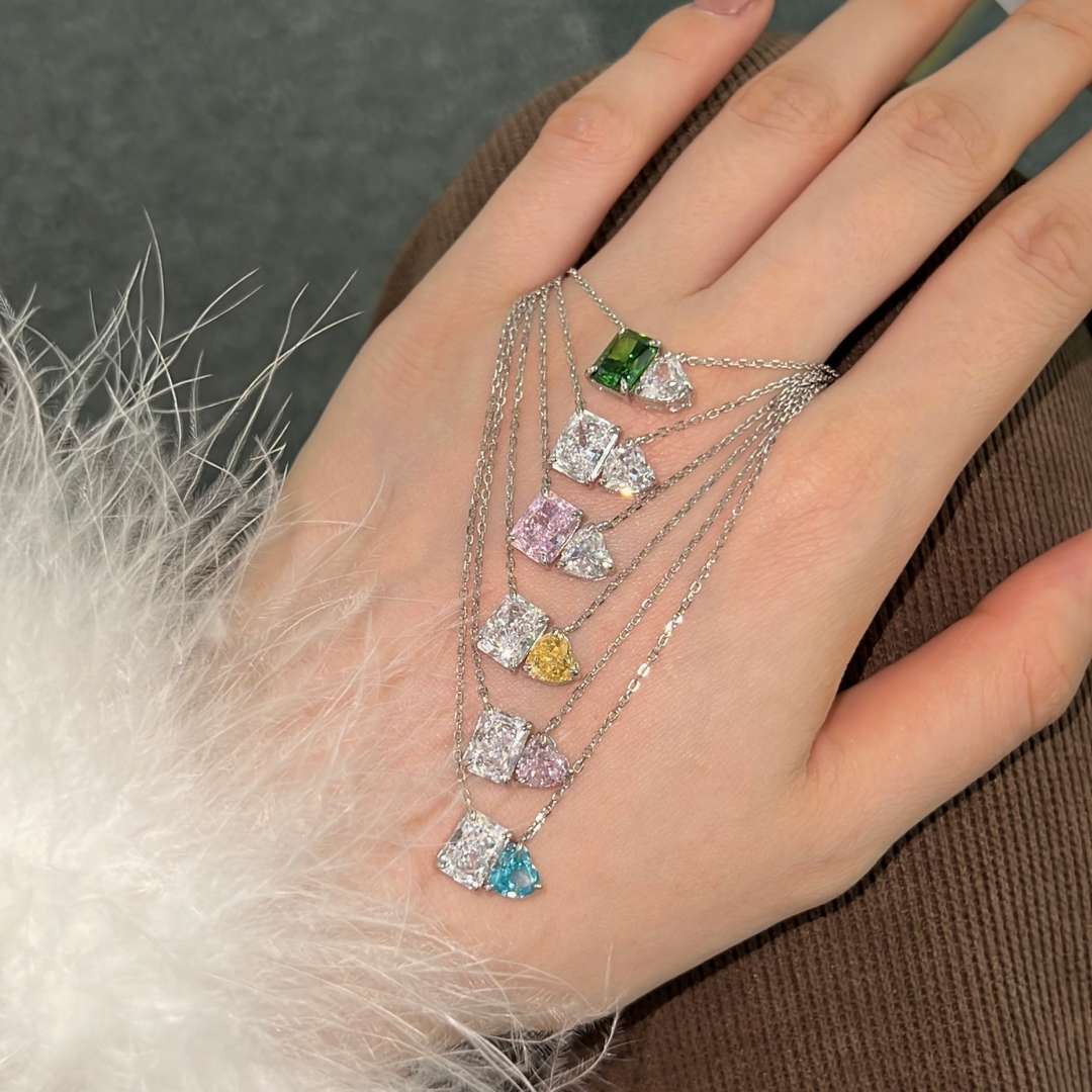 [Clover Jewelry]Funkelnde Halskette mit Quadrat- und Herzform
