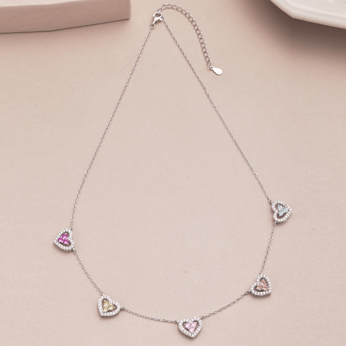 [Klee Schmuck]Glitzernde Fünf-Herz-Halskette