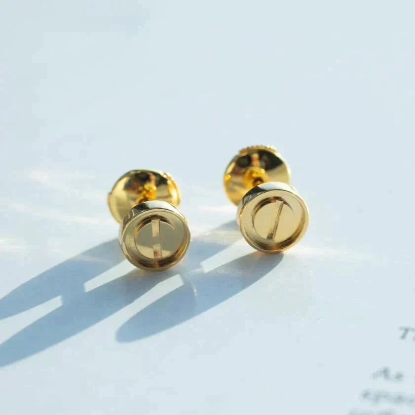 [クローバー ジュエリー]LOVE イヤリング ゴールド 10MM