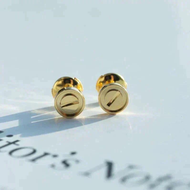 [クローバー ジュエリー]LOVE イヤリング ゴールド 10MM