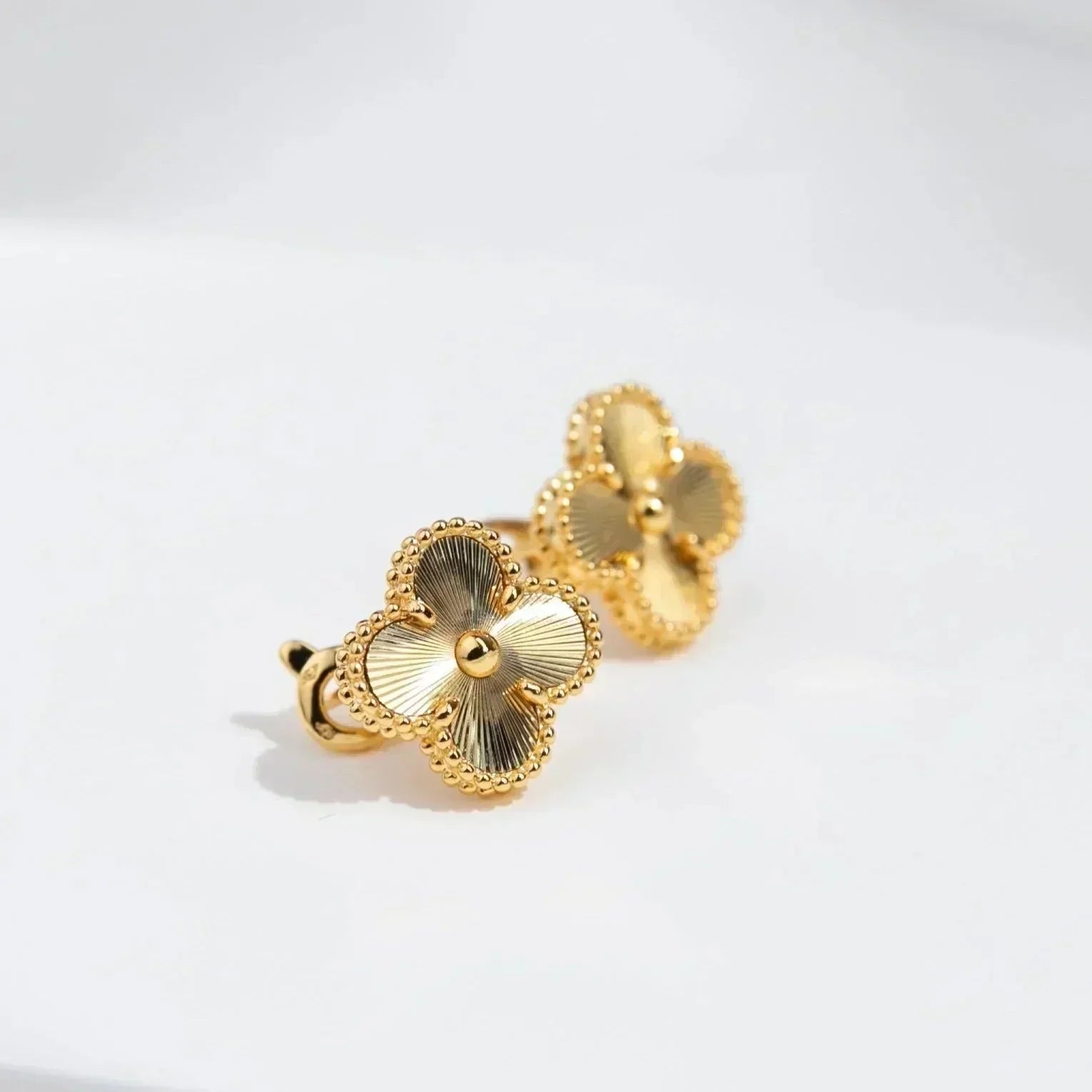 [Clover Jewelry]CLOVER MEDIUM 1 MOTIFS LASER EARRINGS