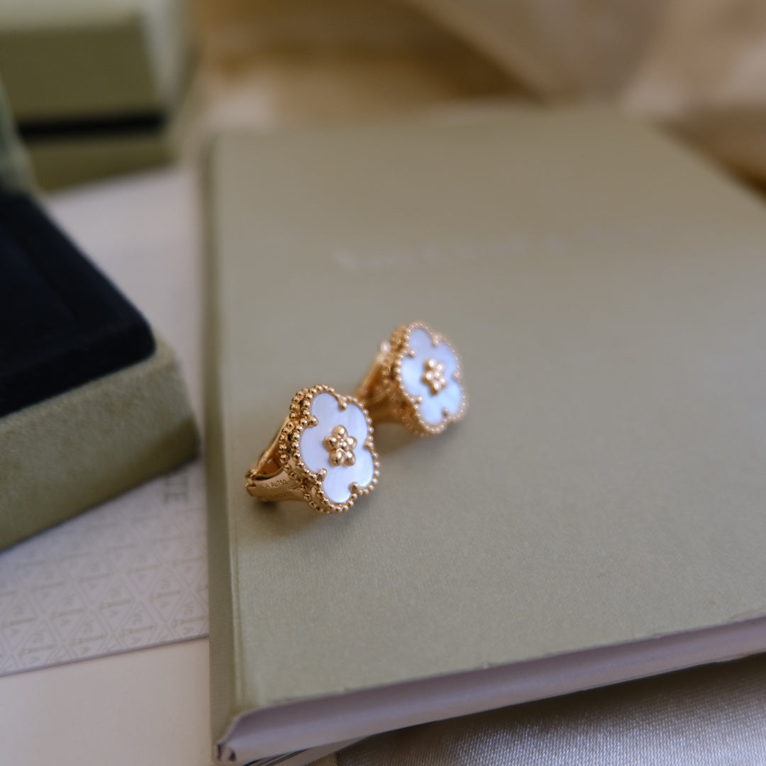 [Clover Jewelry]LUCKY WHITE MOP EARRINGS