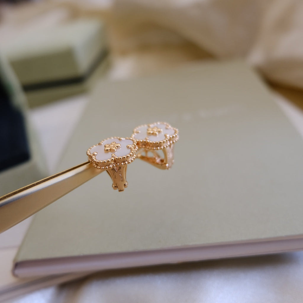 [Clover Jewelry]LUCKY WHITE MOP EARRINGS