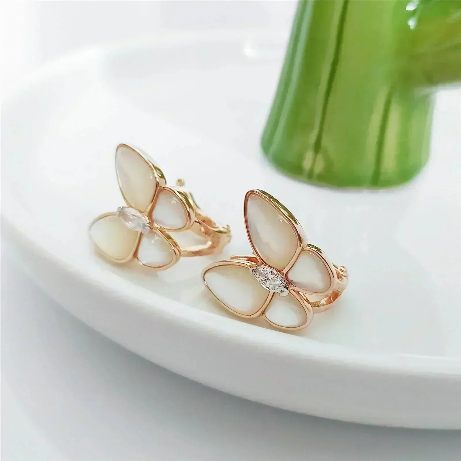 [Clover Jewelry]BUTTERFLY MOP DIAMOND EARRINGS