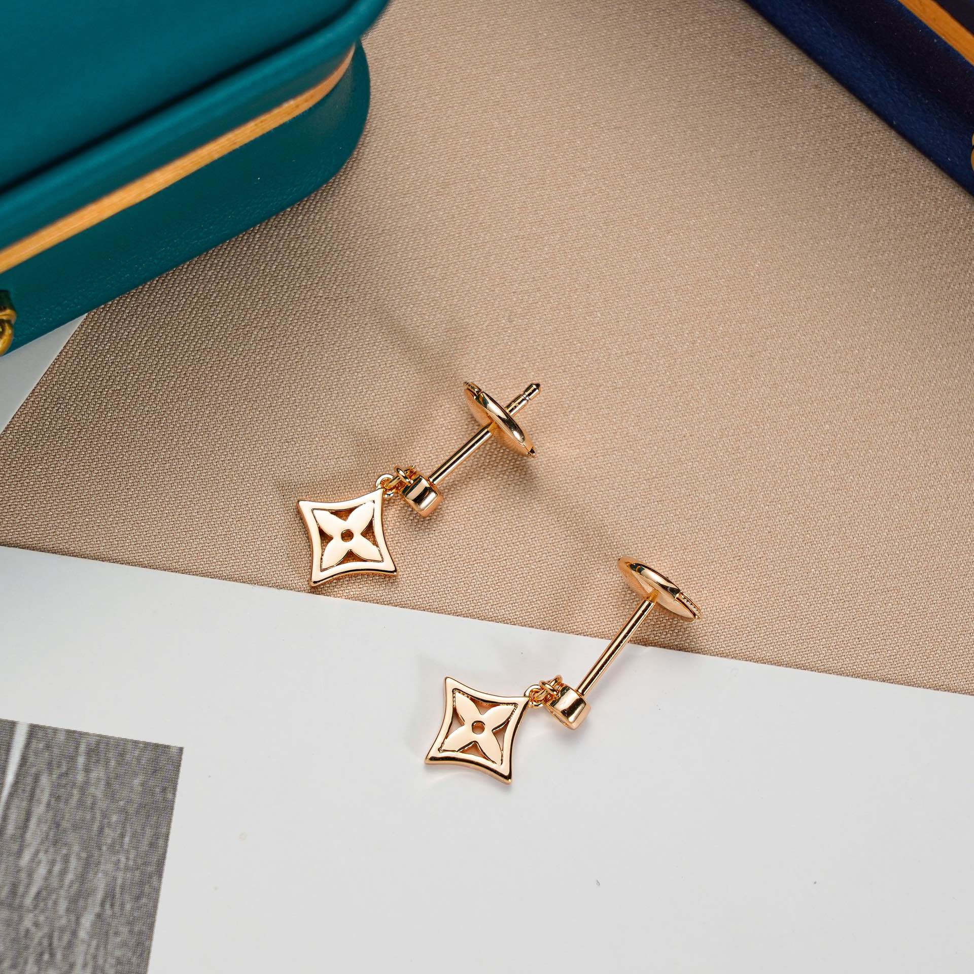 [Clover Jewelry]STAR EARRINGS GOLD