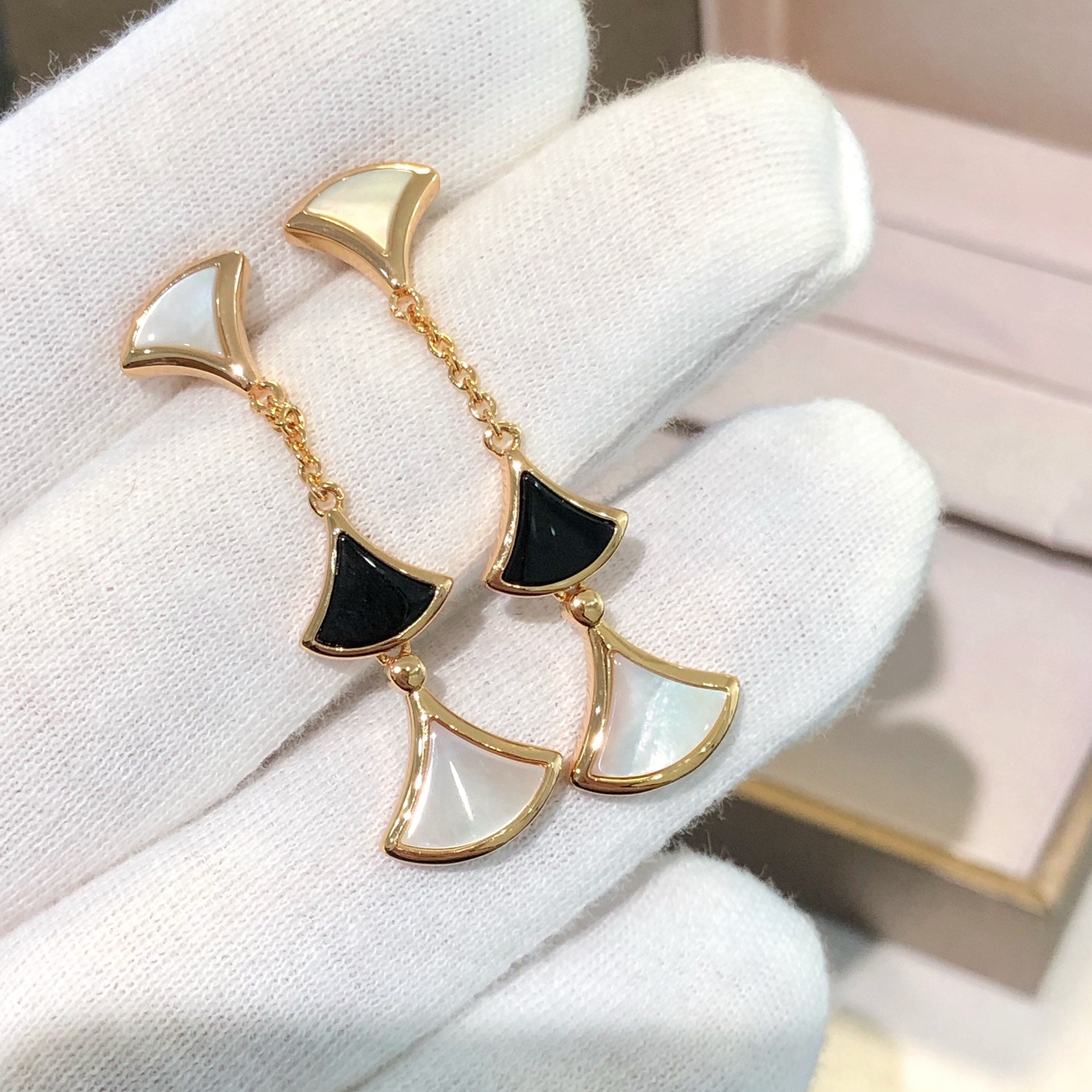 [Clover Jewelry]DREAM EARRINGS 3 MOTIFS ONYX MOP PINK GOLD
