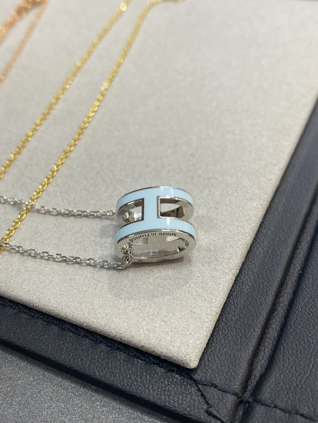 [Clover Jewelry]POP H LIGHT BLUE NECKLACE