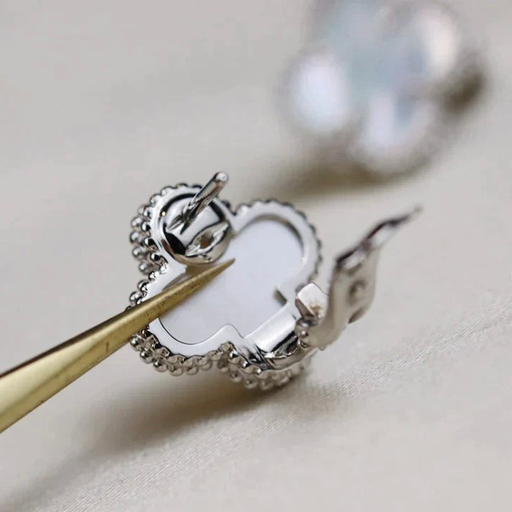 [Clover Jewelry]CLOVER MEDIUM 1 MOTIFS  WHITE MOP EARRINGS SILVER