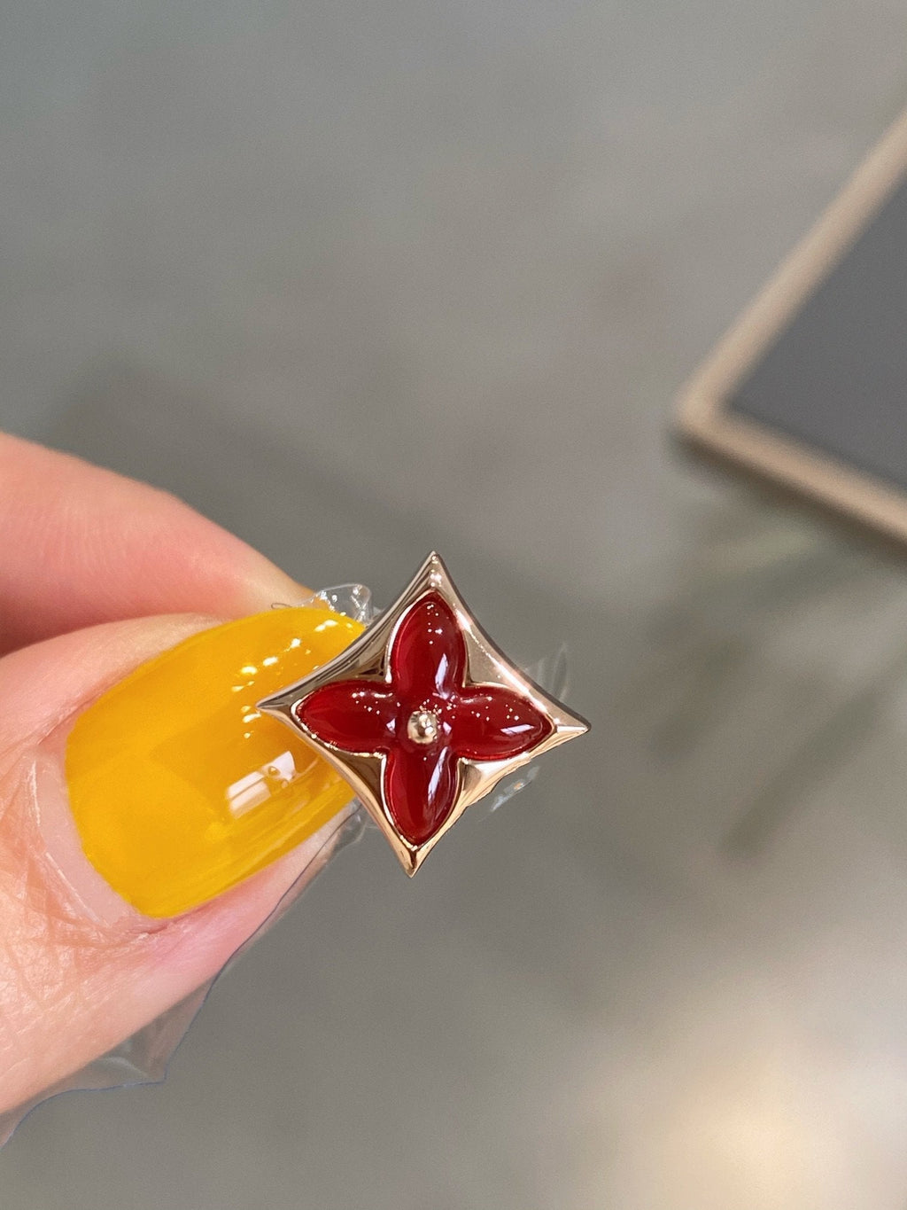 [Clover Jewelry]STAR AND SUN PINK GOLD CARNELIAN STUD EARRINGS