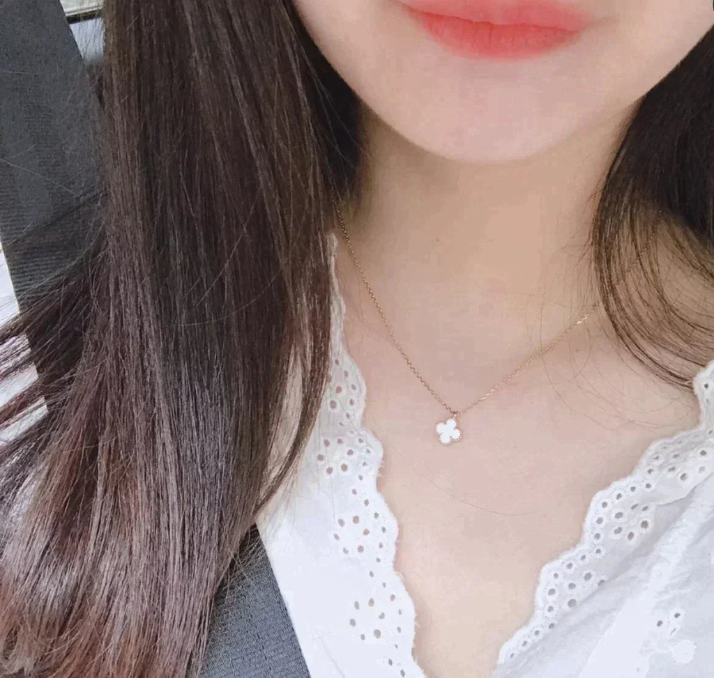 [Clover Jewelry]CLOVER MINI 9.5MM WHITE MOTHER-OF-PEARL NECKLACE