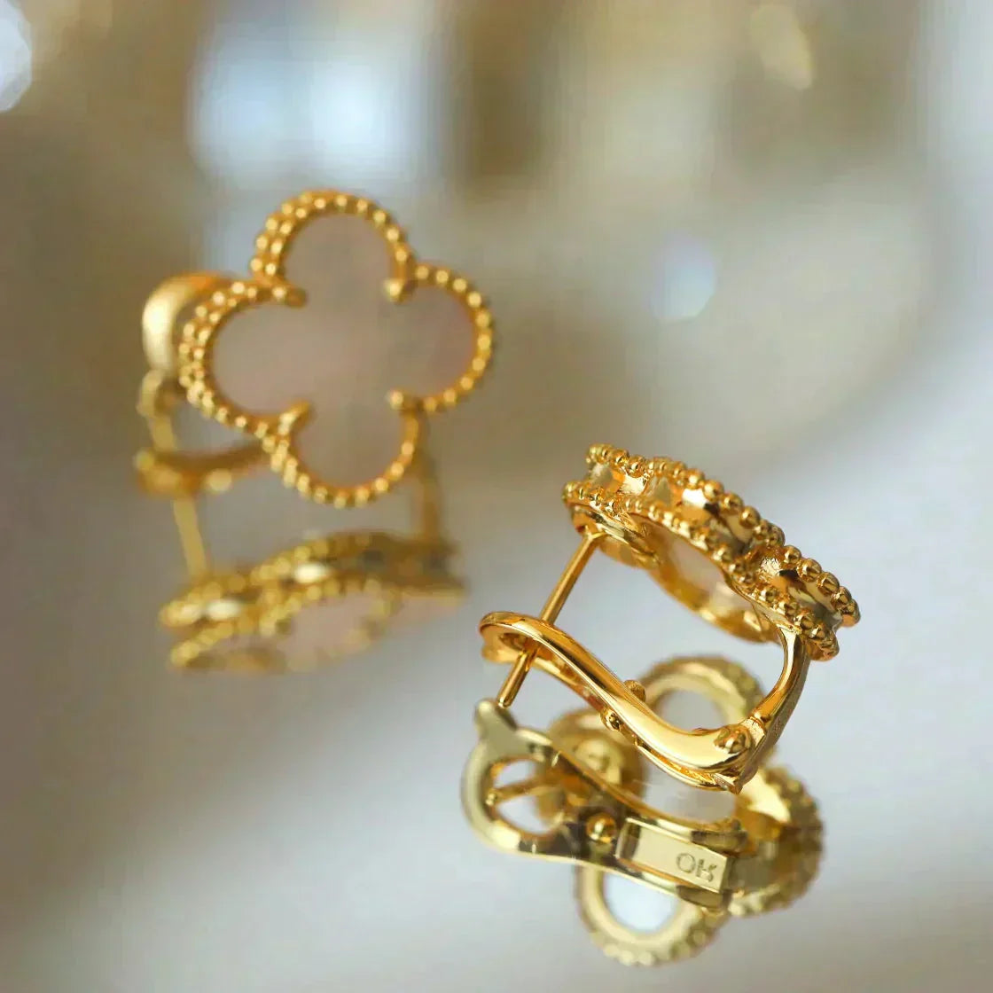 [Clover Jewelry]CLOVER MEDIUM 1 MOTIFS  WHITE MOP STUD EARRINGS