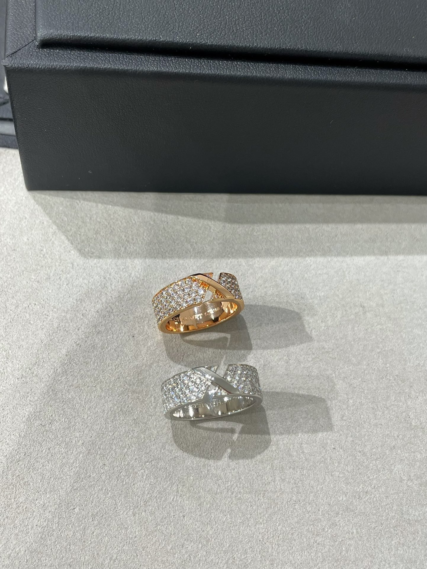 [Clover Jewelry]LIENS EVIDENCE  DIAMOND PAVED RING
