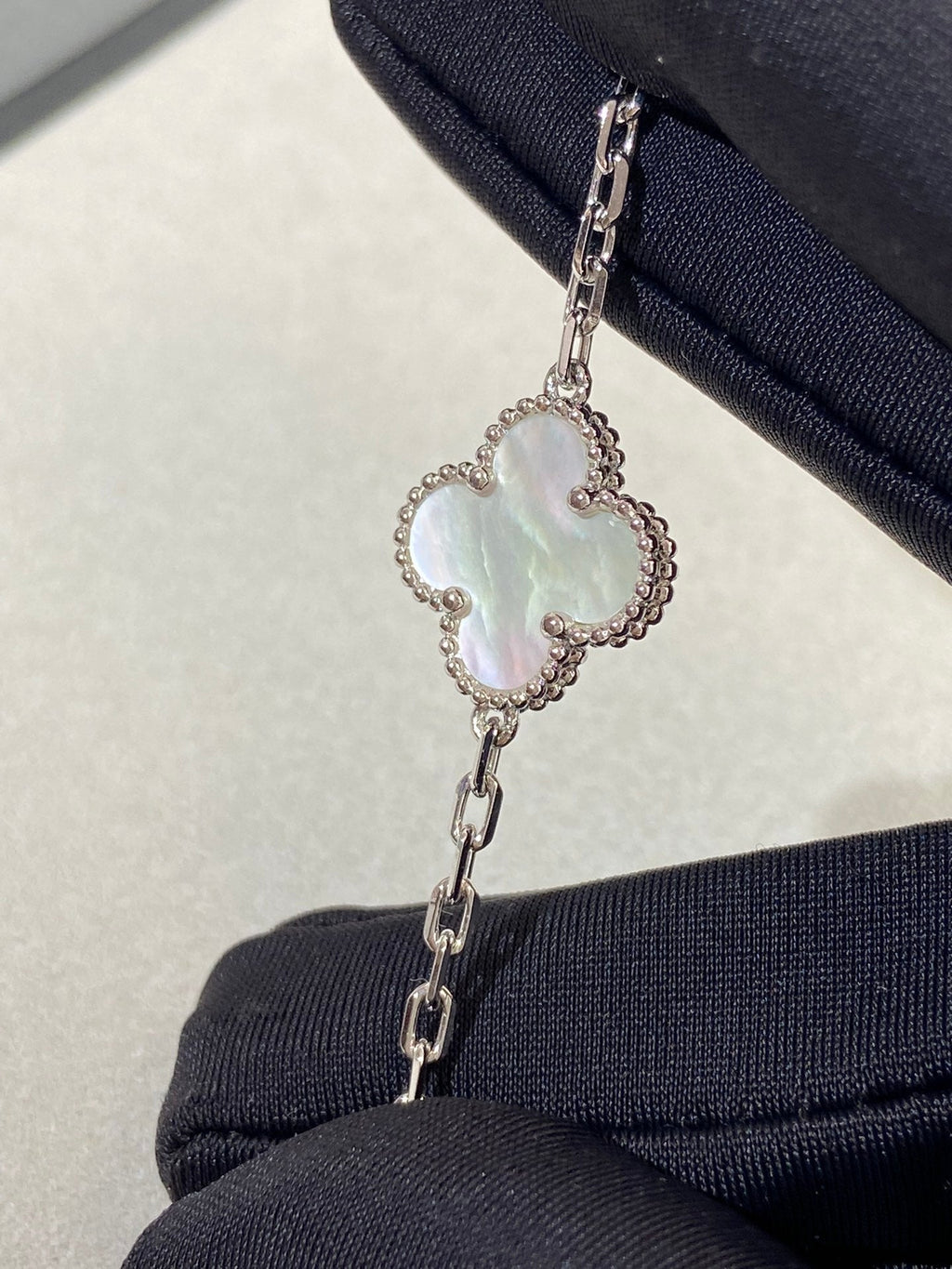 [Clover Jewelry]CLOVER SILVER MOP 5 MOTIF BRACELET