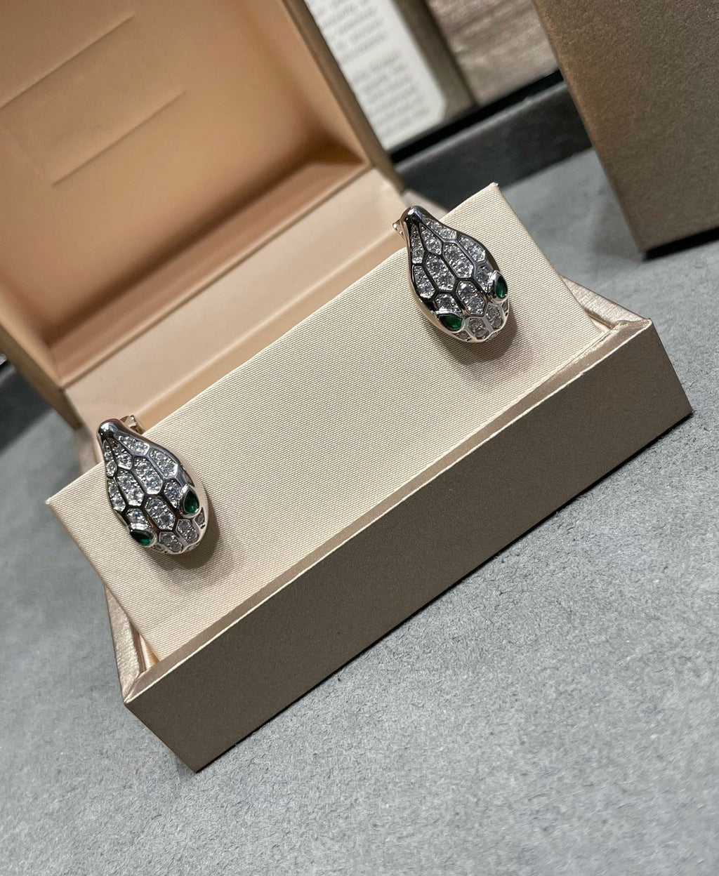 [Clover Jewelry]SERPENT DIAMOND STUD EARRINGS