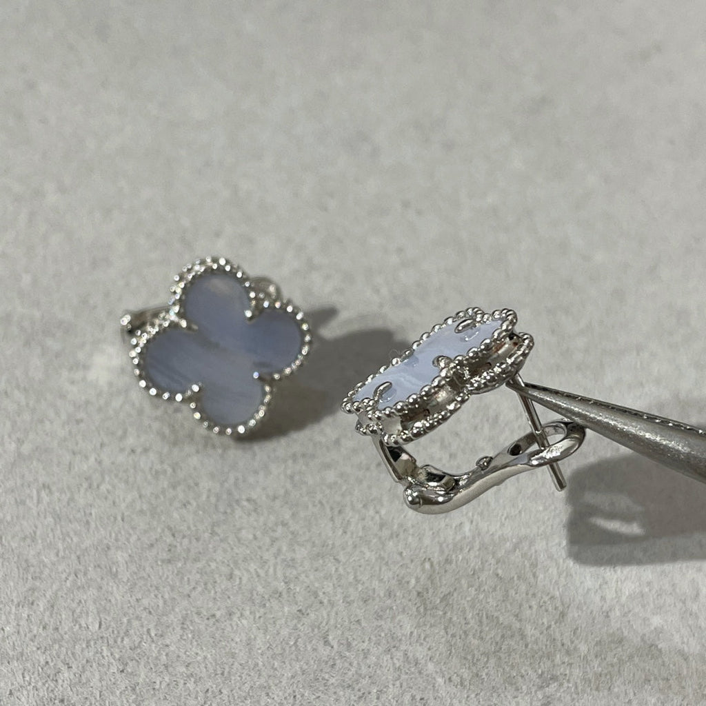 [Clover Jewelry]CLOVER CHALCEDONY SILVER STUD EARRINGS