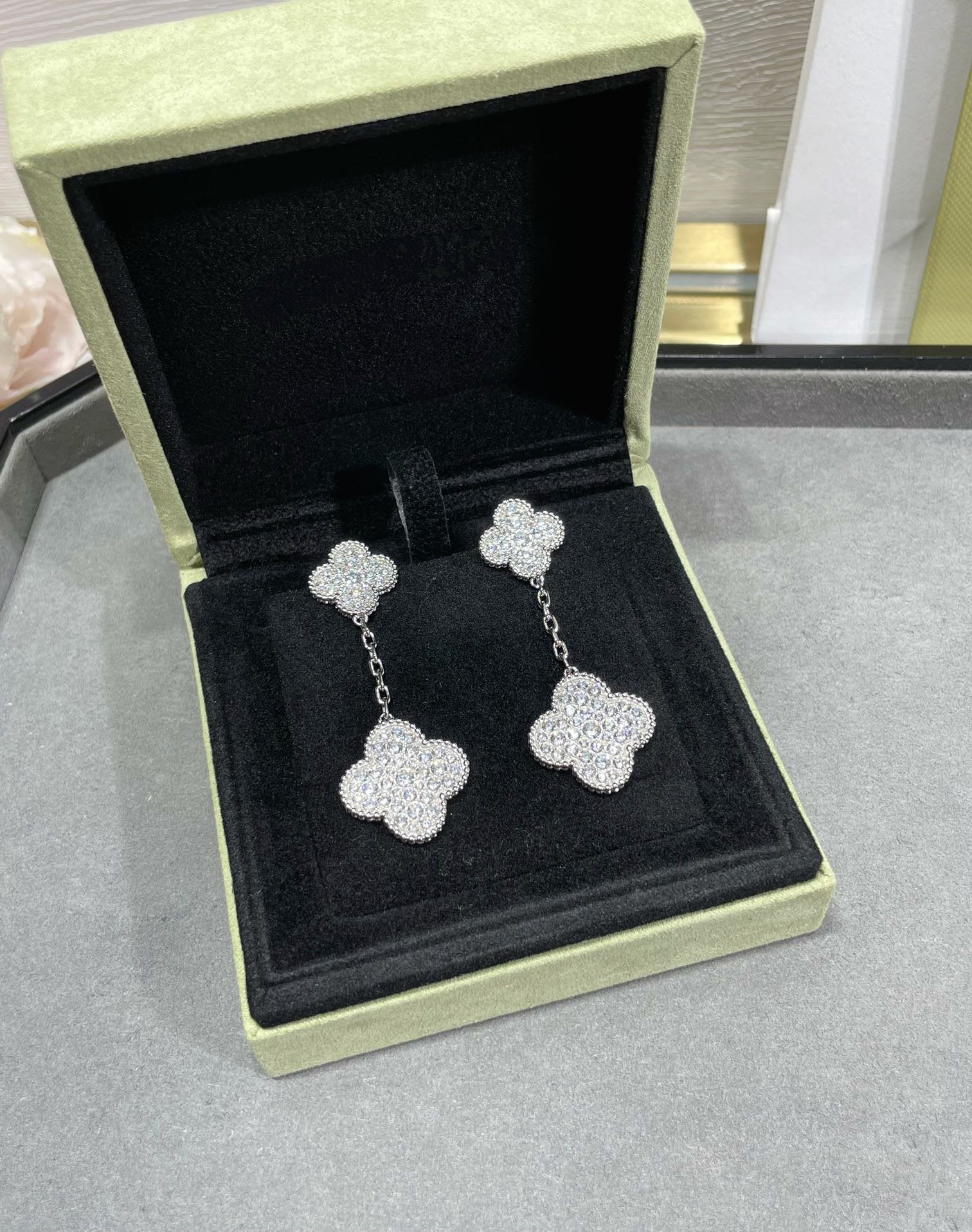[Clover Jewelry]CLOVER 2 MOTIFS DIAMOND PAVED SILVER EARRINGS