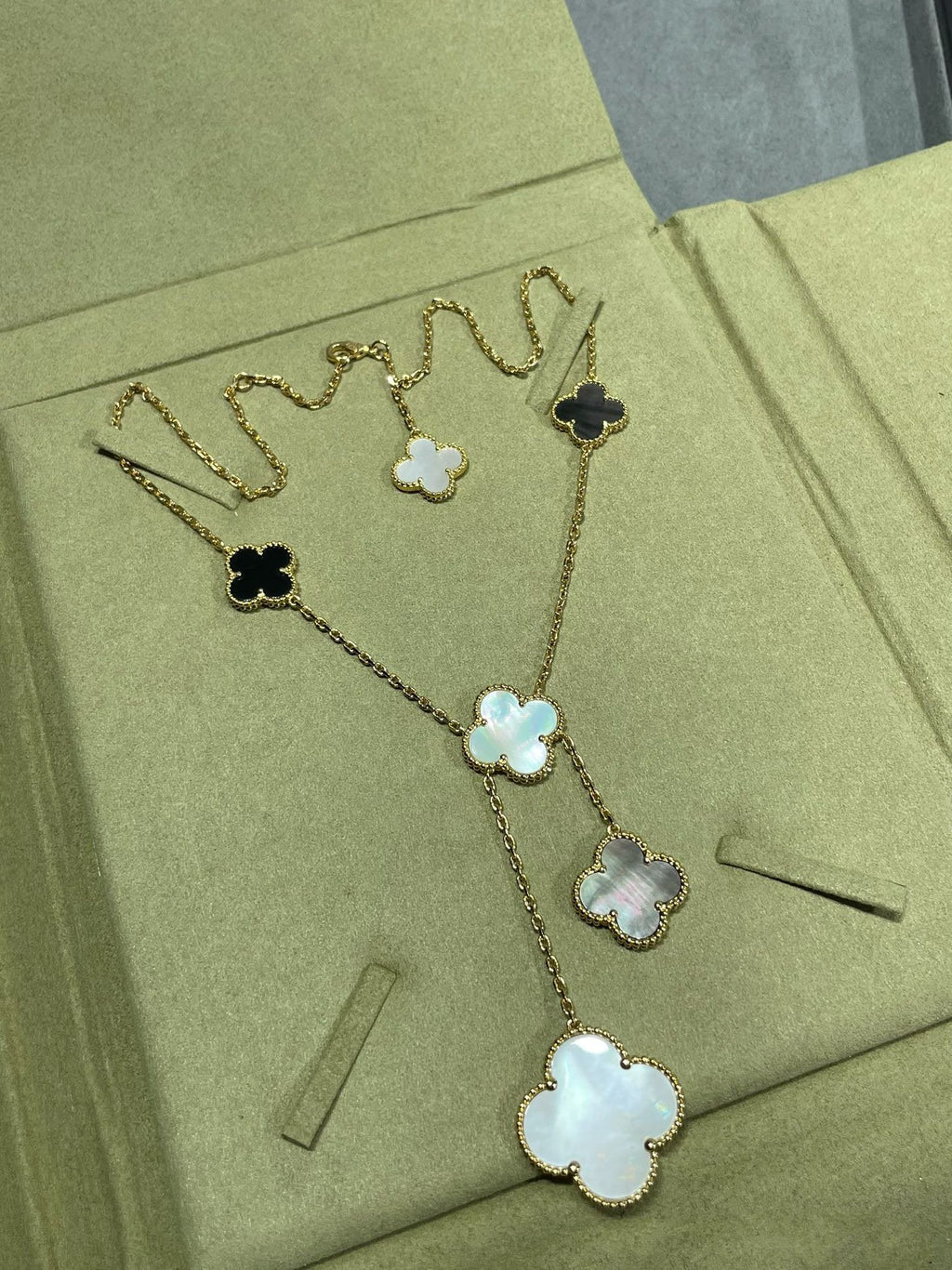 [Clover Jewelry]CLOVER 6 MOTIF MOP ONYX GOLD NECKLACE