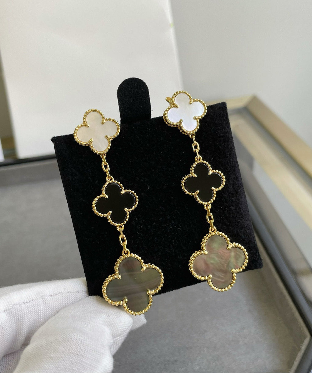 [Clover Jewelry]CLOVER 3 MOTIF MOP ONYX DARK MOP PINK GOLD EARRINGS